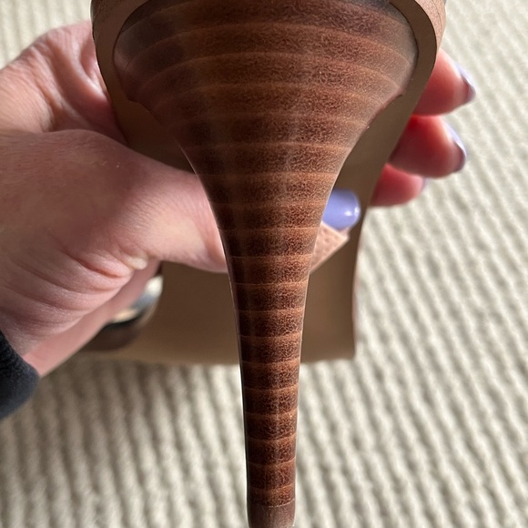 Joe’s mauve leather high heels. Never worn. Like New. - Picture 6 of 7